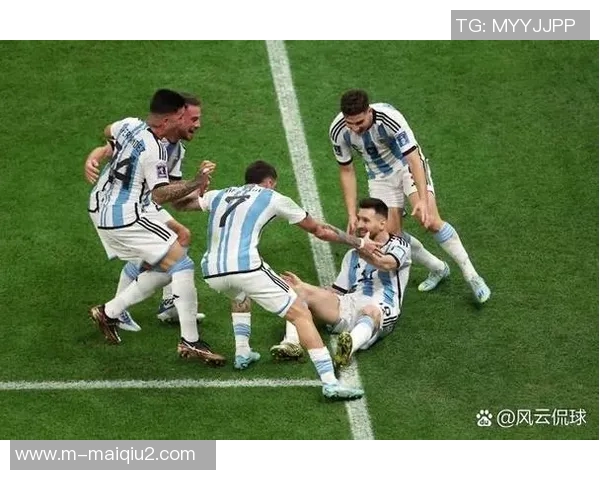 世界杯视角下重庆足球队的节奏表现与欧冠赛事的精彩对比分析